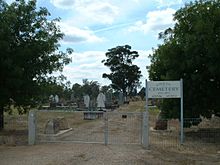 Archivo:Greta cemetery gate
