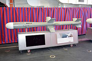 Archivo:Hangar of the Carabiniere (F593), Fremantle, 2017 (02)