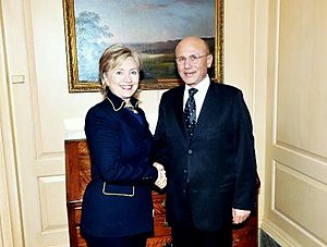 Archivo:Hillary Clinton and Mehmet Ali Talat