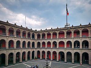 Archivo:Interior Palacio Nacional Mexico