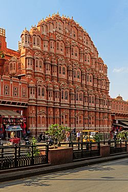 Archivo:Jaipur 03-2016 27 Hawa Mahal - Palace of the Winds