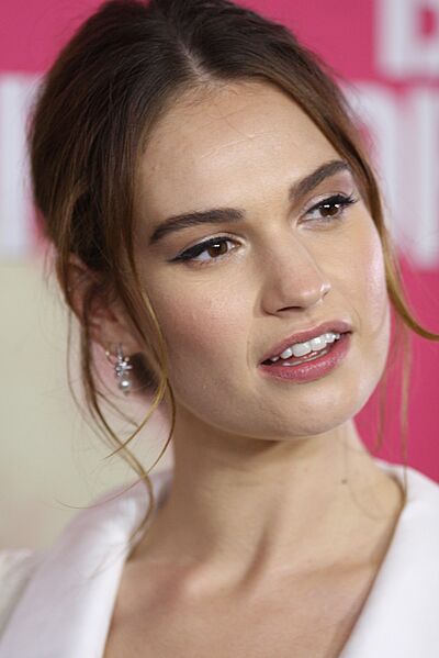 Lilly James (35487731940)