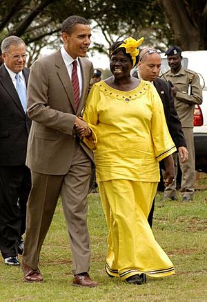 Archivo:Maathai and Obama in Nairobi