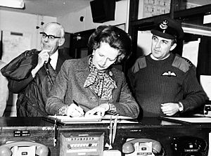 Archivo:Margaret Thatcher on a visit to Northern Ireland