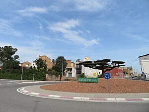 Archivo:Masdenverge, rotonda entrada