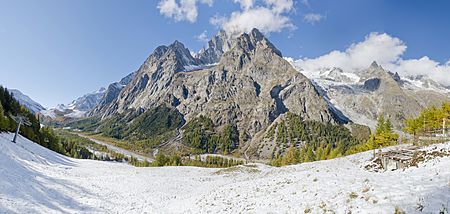 Archivo:Mont Blanc Panorama from Mont Blanc Refugee, Italy