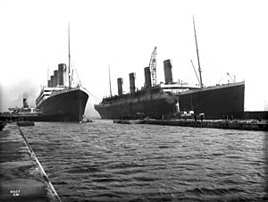 Archivo:Olympic and Titanic
