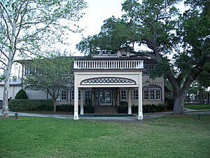 Archivo:Ormond Beach Casements01