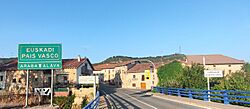 Puentelarrá, puente sobre el río Ebro.jpg