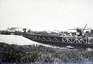 Archivo:Riachuelo Ejecución de trabajos de agrandamiento de muelles, vista aguas abajo. 11-8-1908