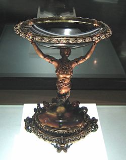 Archivo:Salero de ónice con sirena de oro (Prado O-1) 01b