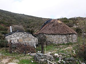Archivo:Stone house Spain03