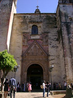 Archivo:Templo y Antiguo Convento de la Natividad, Tepoztlán, Morelos 04