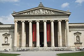 The facade Munich Glyptotek 120420