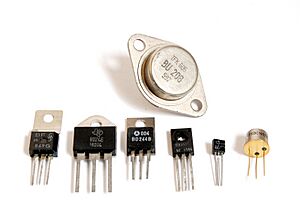 Archivo:Transistors-white