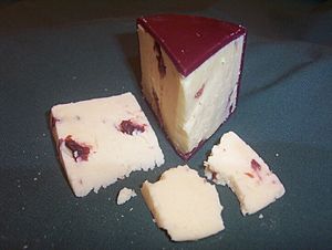 Archivo:Wensleydale with Cranberries cheese