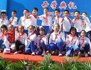 Archivo:Young Pioneers of China, School Opening