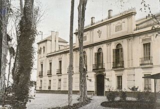 1914-05-30, La Esfera, Fachada principal de la hermosa finca de los marqueses de Viana, en Moratalla, Campúa (cropped).jpg