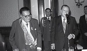 Archivo:1994. Octubre 20. Homenaje en Miraflores al escritor Luis Beltrán Guerrero
