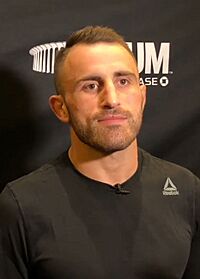 Alexander Volkanovski at UFC 232.jpg