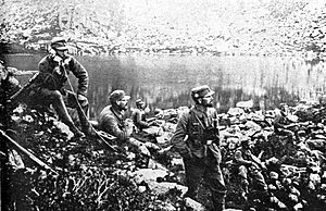 Archivo:Avstro-Ogrska telefonska patrulja ob jezeru pod tirolskimi Dolomiti