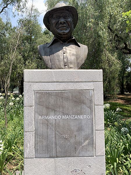 Busto de Armando Manzanero