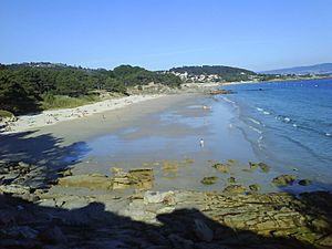 Archivo:Cangas del Morrazo playa de Viñó