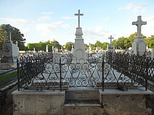 Archivo:Cementerio Cristóbal Colón 151