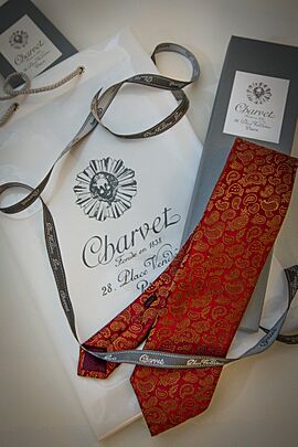 Archivo:Charvet Place Vendôme composition cravate
