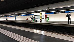 Archivo:Collblanc linia 5