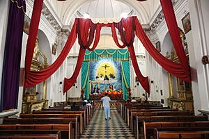 Archivo:Decoration for Semana Santa in Escuela de Cristo Antigua, Guatemala