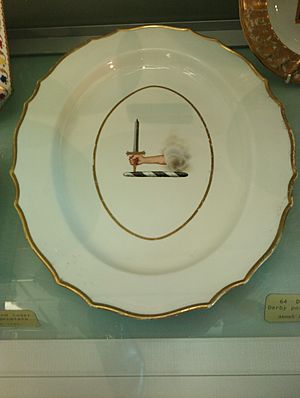 Archivo:Derby Porcelain plate with arm