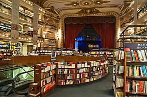 Archivo:El Ateneo Grand Splendid Bookshop, Recoleta, Buenos Aires, Argentina, 28th. Dec. 2010 - Flickr - PhillipC