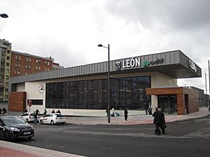 Archivo:Estacion provisional Leon