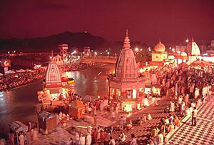 Archivo:Evening view of Har-ki-Pauri, Haridwar