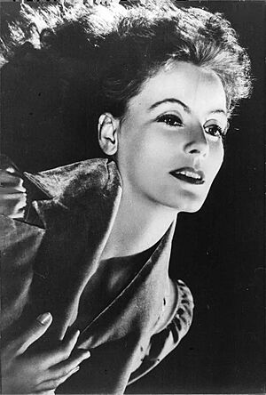 Archivo:Greta Garbo in 1934