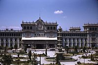 Archivo:Guatemala City Palace 1948