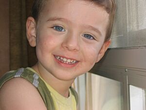 Archivo:Little kid smiling.