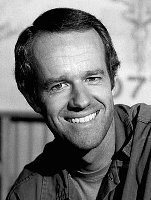 Archivo:Mike Farrell MASH 1975