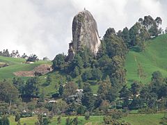 Archivo:Monolito, peñón de entrerríos 2, 2007