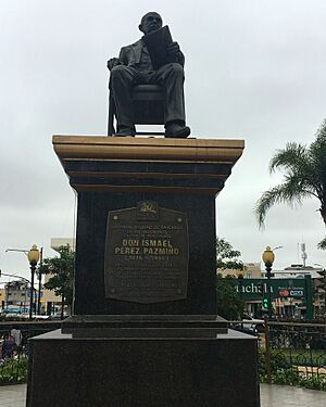 Archivo:Monumento Ismael Pérez Pazmiño, Machala, El Oro
