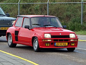 Archivo:Nationale oldtimerdag Zandvoort 2010, 1981 RENAULT 5 TURBO, JH-VZ-86 pic2