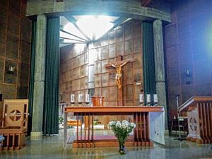 Archivo:Parroquia de San José de Vistahermosa (altar)