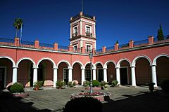 Archivo:Patio de honor y torre del Palacio San Jose 3