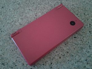 Archivo:Pink Nintendo DSi