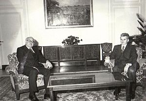 Archivo:Pompeyo Marquez & Nicolae Ceaușescu