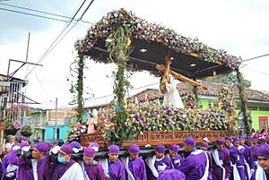 Archivo:Procesión de Semana Santa en Izalco