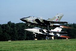 Archivo:RAF Tornado F2
