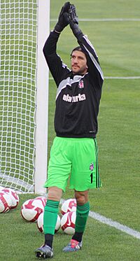 Archivo:Rustu Recber 2010