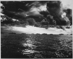 Archivo:The liberators move against the Philippines. An armada of American power steams in impressive array along the coast... - NARA - 513206